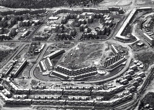 Early construction and layout of the first 250 apartments of Gilo settlement, 1975