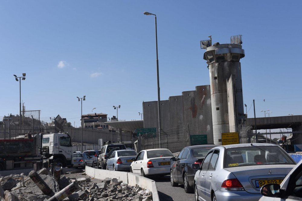 The closure allows only cars with yellow license plates to cross Qalandiya checkpoint into Jerusalem