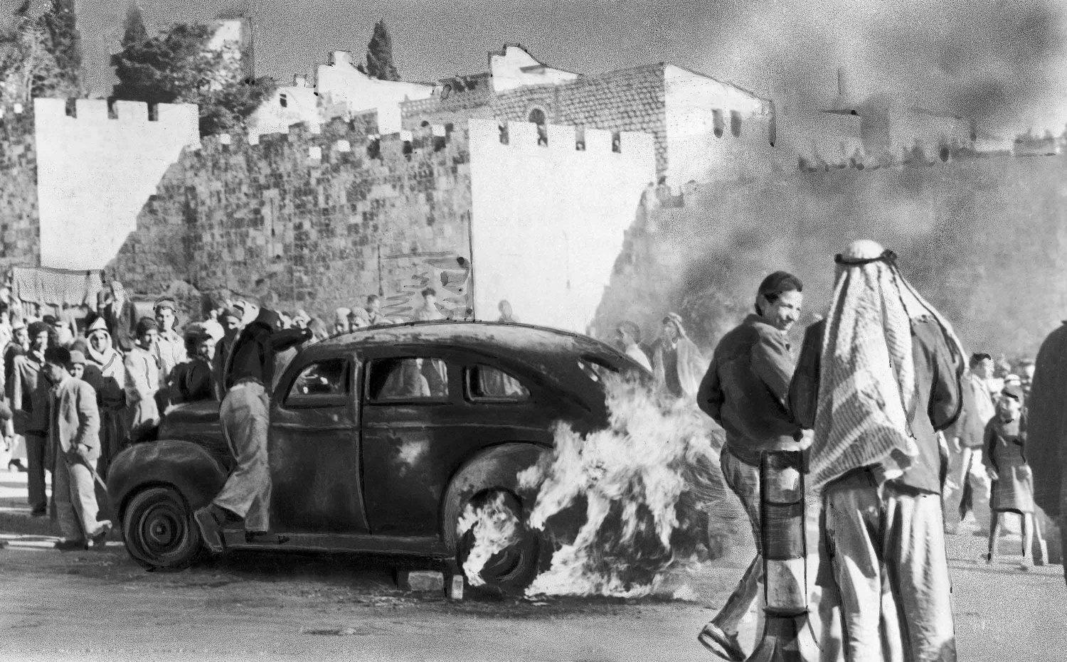 A Jewish taxi is set ablaze by Arab Palestinians near the Damascus Gate in Jerusalem, December 29, 1947